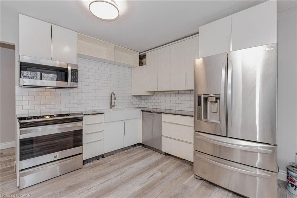 106-58 Bridgeport Road E, Waterloo, ON - Indoor Photo Showing Kitchen With Upgraded Kitchen