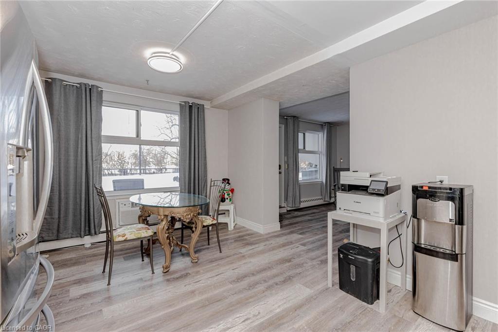 106-58 Bridgeport Road E, Waterloo, ON - Indoor Photo Showing Dining Room