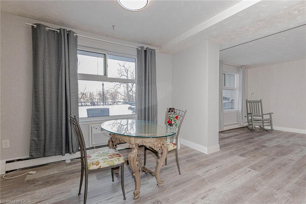 106-58 Bridgeport Road E, Waterloo, ON - Indoor Photo Showing Dining Room