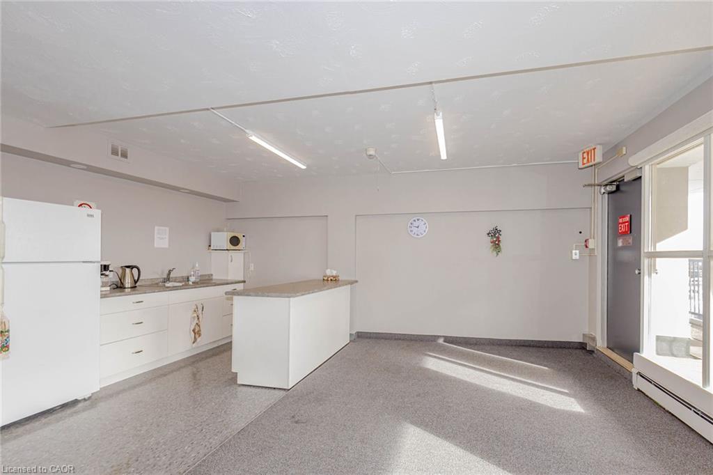 106-58 Bridgeport Road E, Waterloo, ON - Indoor