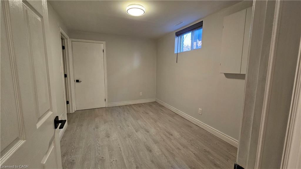 Lower-110 Abbot Drive, Hamilton, ON - Indoor Photo Showing Other Room