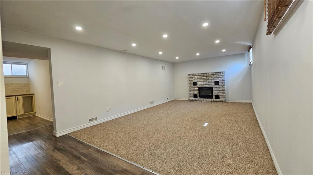 Lower-110 Abbot Drive, Hamilton, ON - Indoor