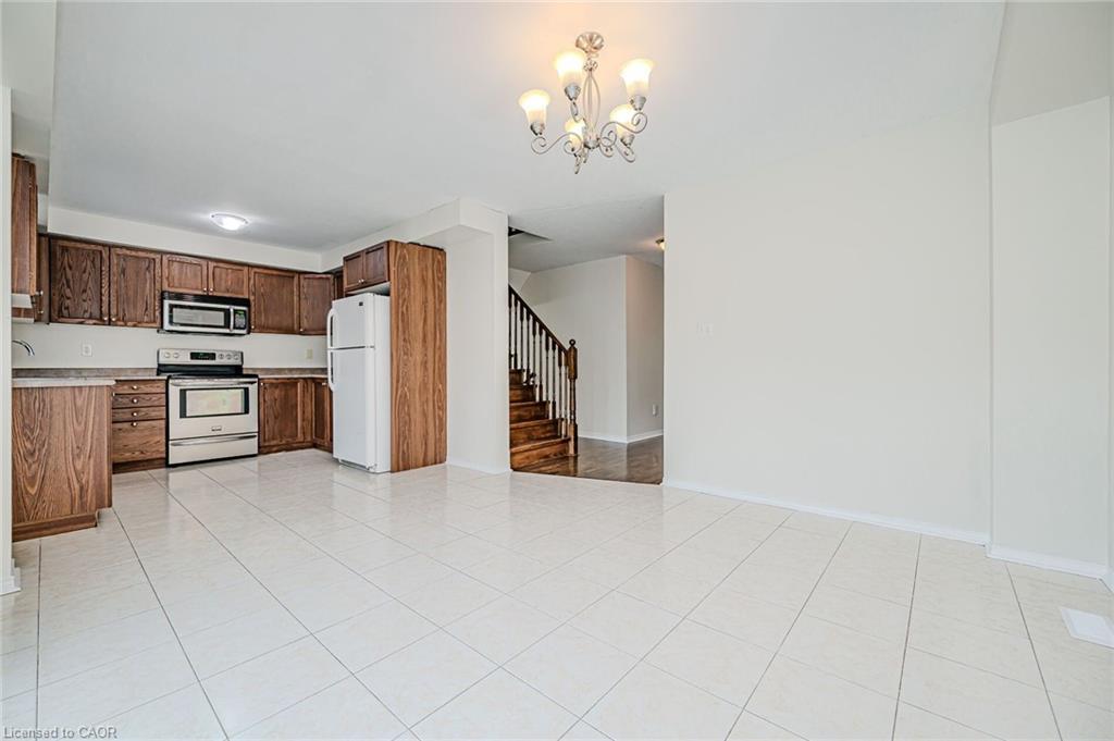 91 Powell Drive, Hamilton, ON - Indoor Photo Showing Kitchen