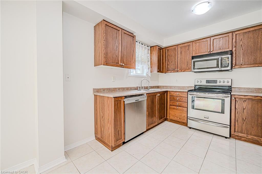 91 Powell Drive, Hamilton, ON - Indoor Photo Showing Kitchen