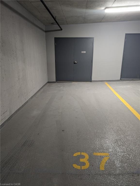 1606-60 Frederick Street, Kitchener, ON - Indoor Photo Showing Garage