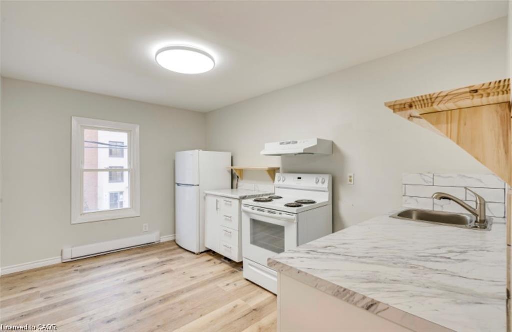 Upper-35 Albion Street, Brantford, ON - Indoor Photo Showing Kitchen