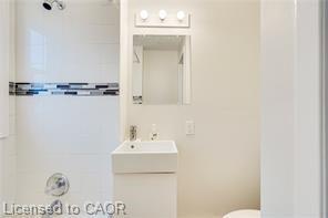 Upper-35 Albion Street, Brantford, ON - Indoor Photo Showing Bathroom