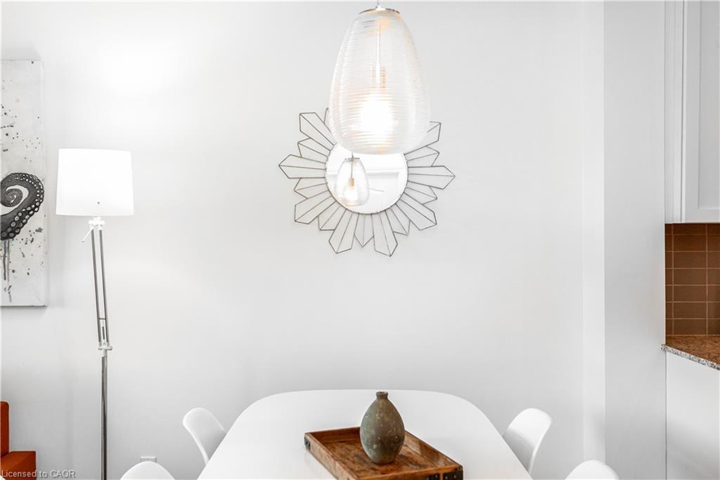 303-34 Plains Road, Burlington, ON - Indoor Photo Showing Dining Room