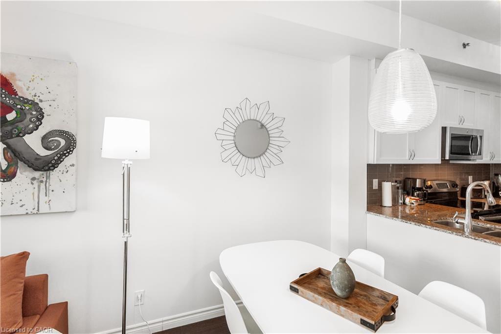 303-34 Plains Road, Burlington, ON - Indoor