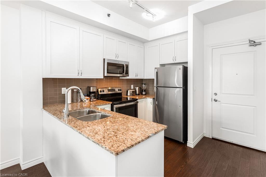 303-34 Plains Road, Burlington, ON - Indoor Photo Showing Kitchen With Stainless Steel Kitchen With Double Sink