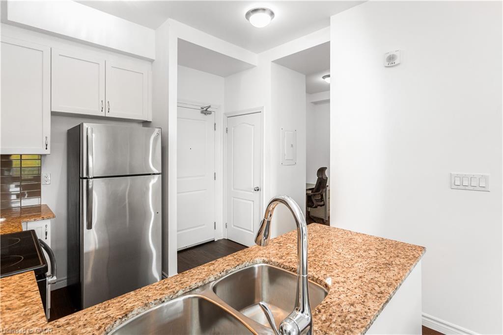 303-34 Plains Road, Burlington, ON - Indoor Photo Showing Kitchen With Stainless Steel Kitchen With Double Sink