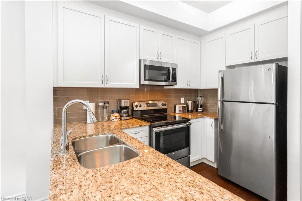 303-34 Plains Road, Burlington, ON - Indoor Photo Showing Kitchen With Stainless Steel Kitchen With Double Sink