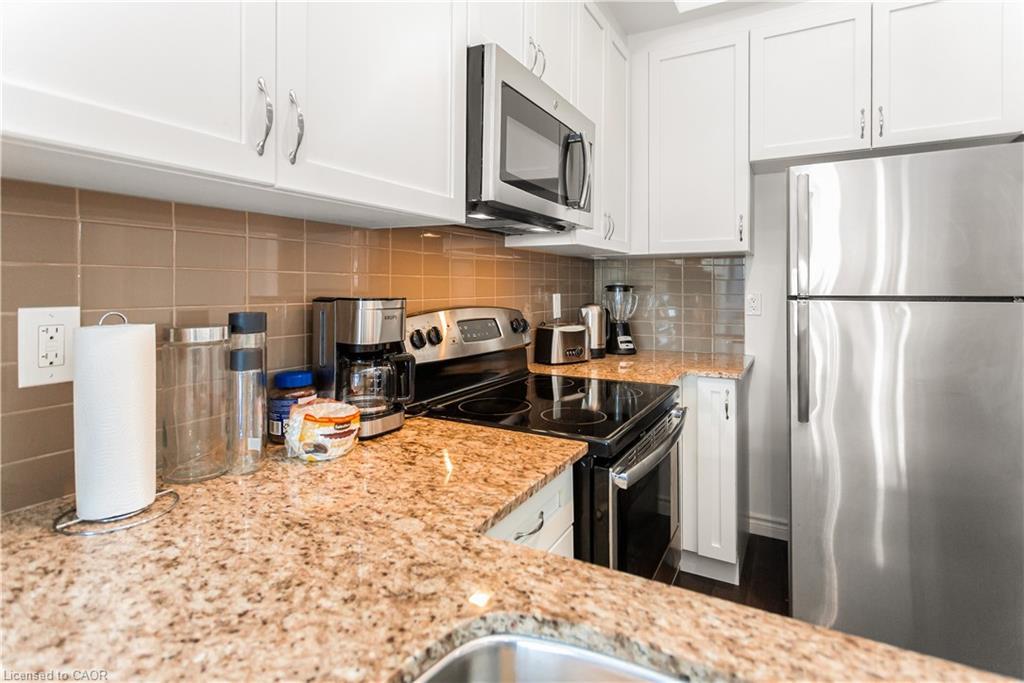 303-34 Plains Road, Burlington, ON - Indoor Photo Showing Kitchen With Stainless Steel Kitchen With Upgraded Kitchen