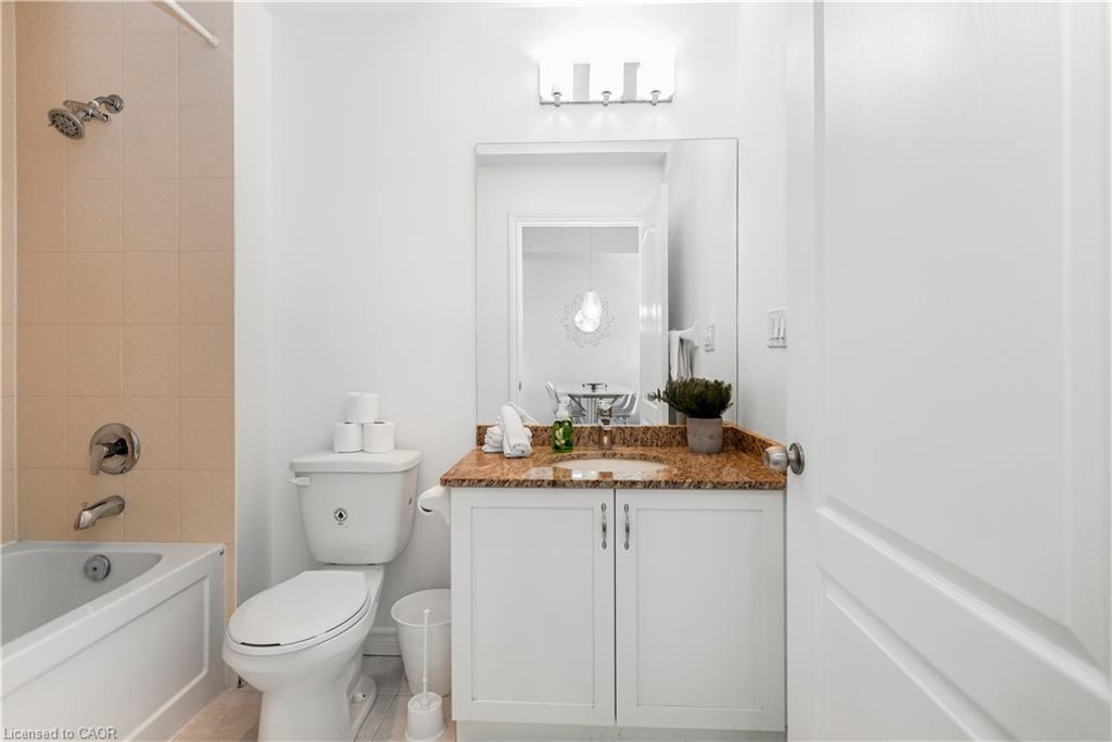 303-34 Plains Road, Burlington, ON - Indoor Photo Showing Bathroom