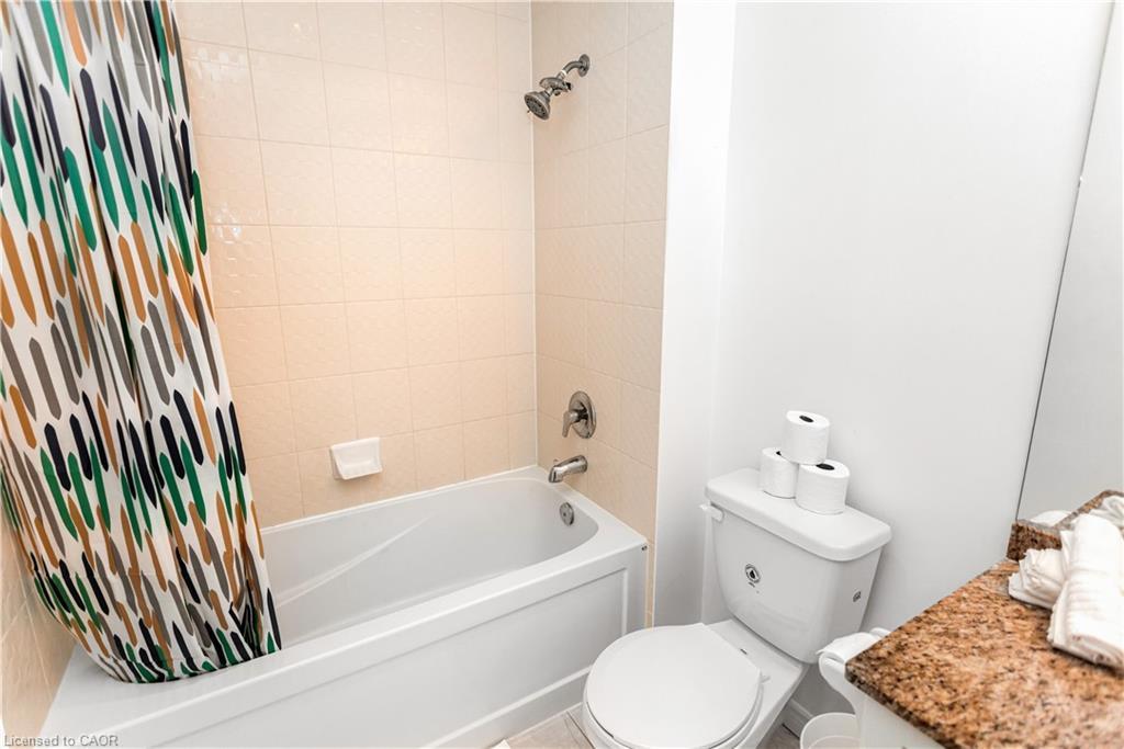 303-34 Plains Road, Burlington, ON - Indoor Photo Showing Bathroom