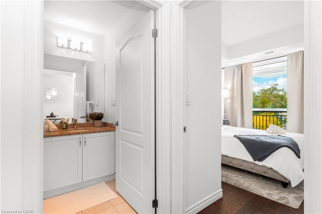 303-34 Plains Road, Burlington, ON - Indoor