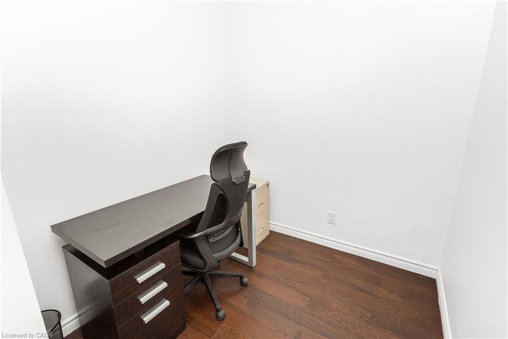 303-34 Plains Road, Burlington, ON - Indoor Photo Showing Office