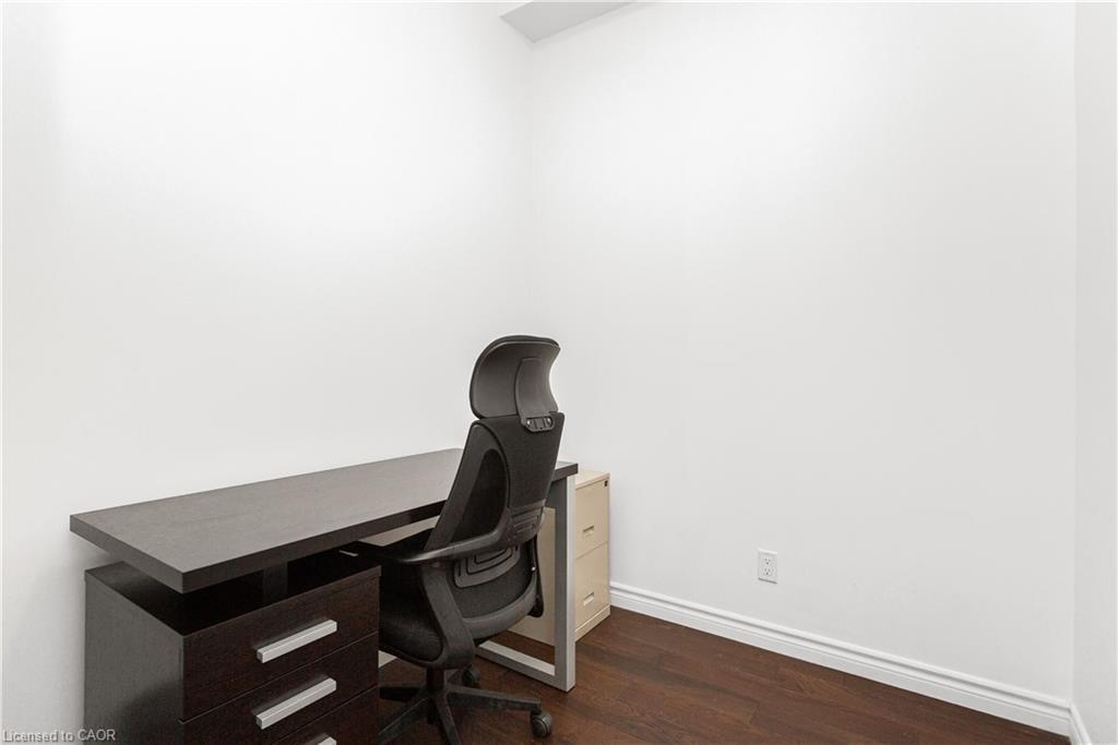 303-34 Plains Road, Burlington, ON - Indoor Photo Showing Office