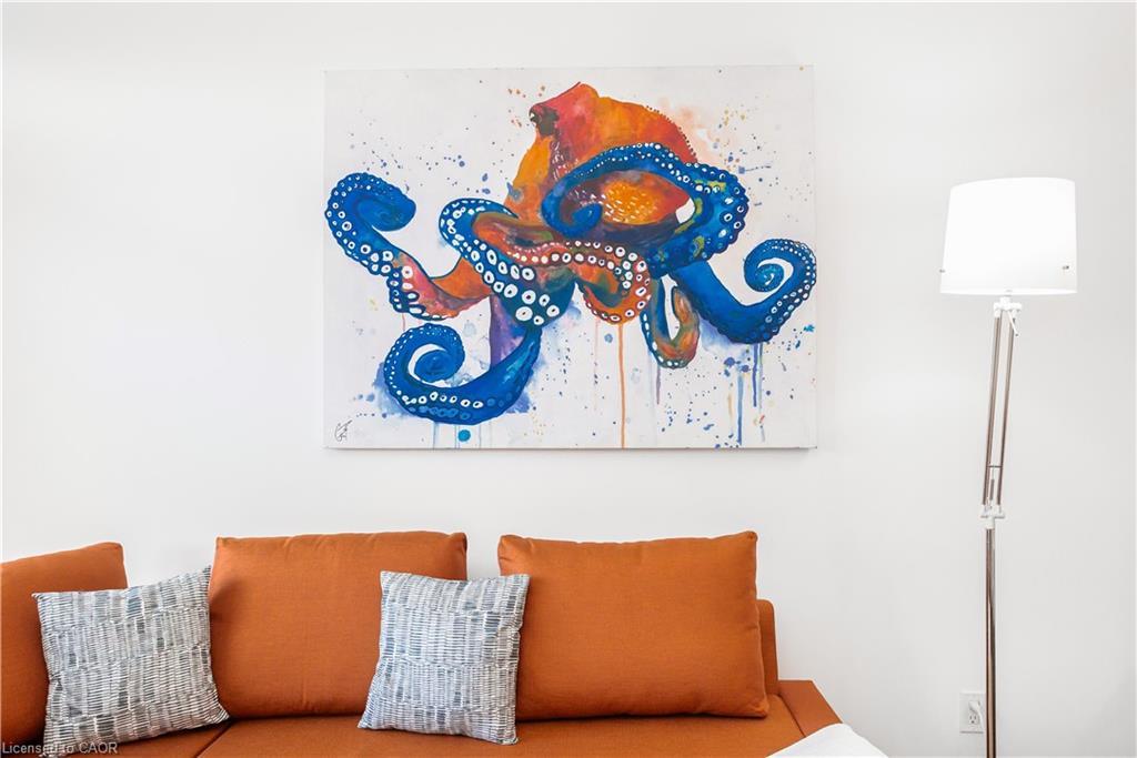 303-34 Plains Road, Burlington, ON - Indoor