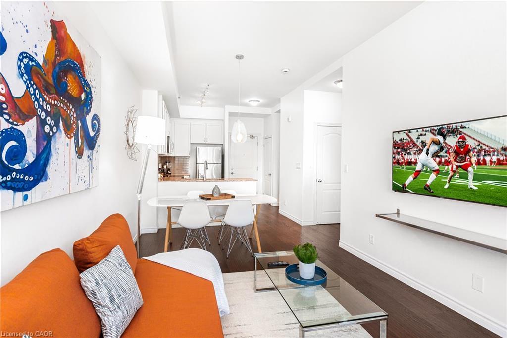 303-34 Plains Road, Burlington, ON - Indoor