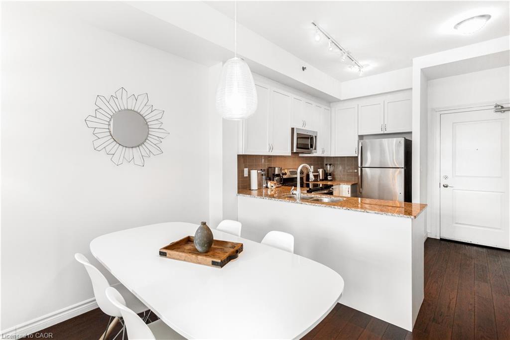 303-34 Plains Road, Burlington, ON - Indoor