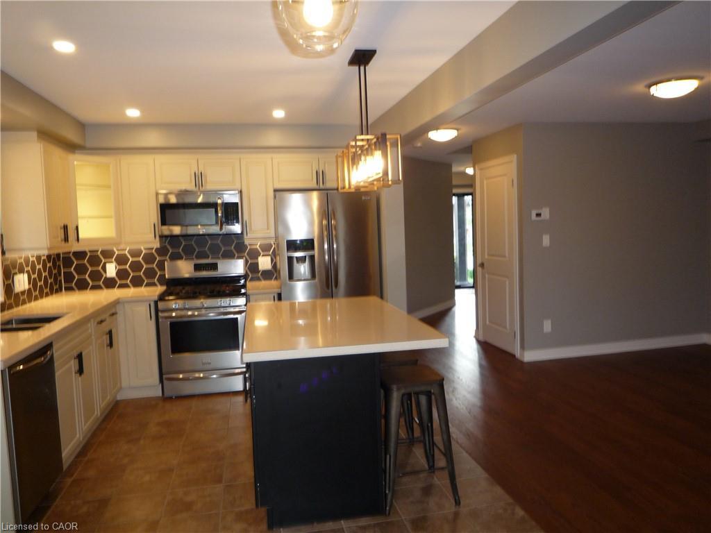 8607 Jennifer Crescent, Niagara Falls, ON - Indoor Photo Showing Kitchen With Stainless Steel Kitchen