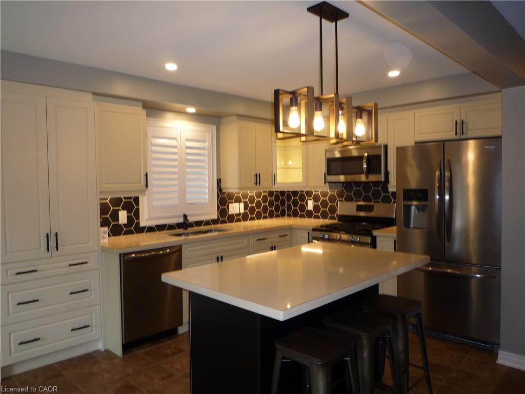 8607 Jennifer Crescent, Niagara Falls, ON - Indoor Photo Showing Kitchen With Stainless Steel Kitchen