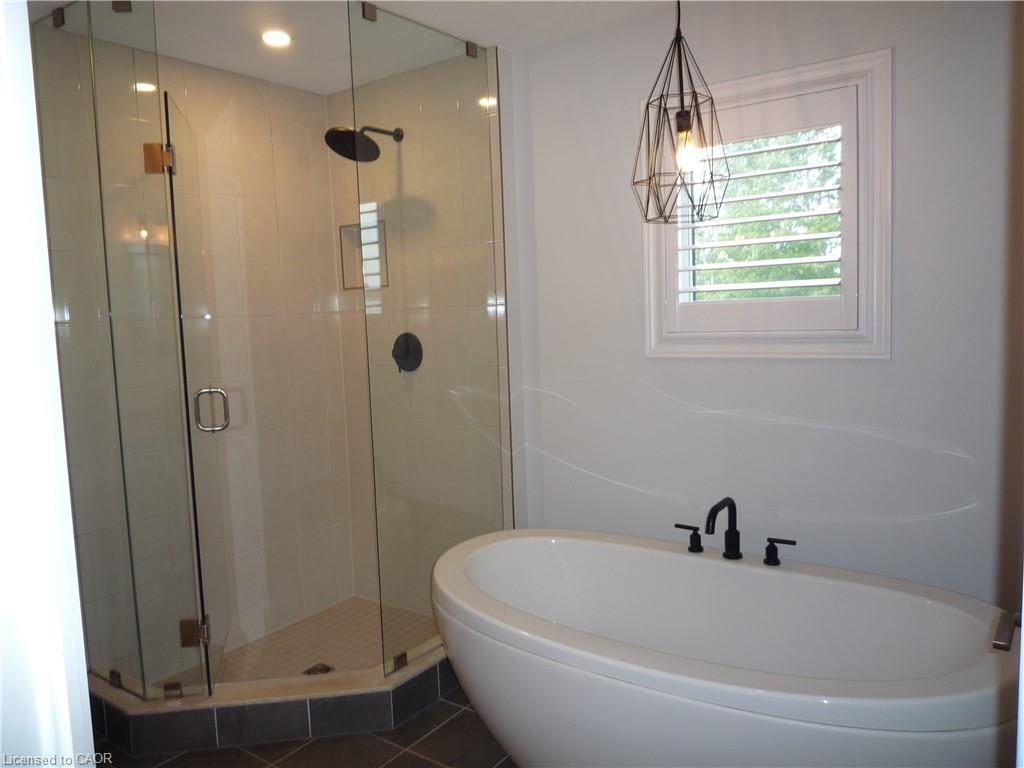 8607 Jennifer Crescent, Niagara Falls, ON - Indoor Photo Showing Bathroom