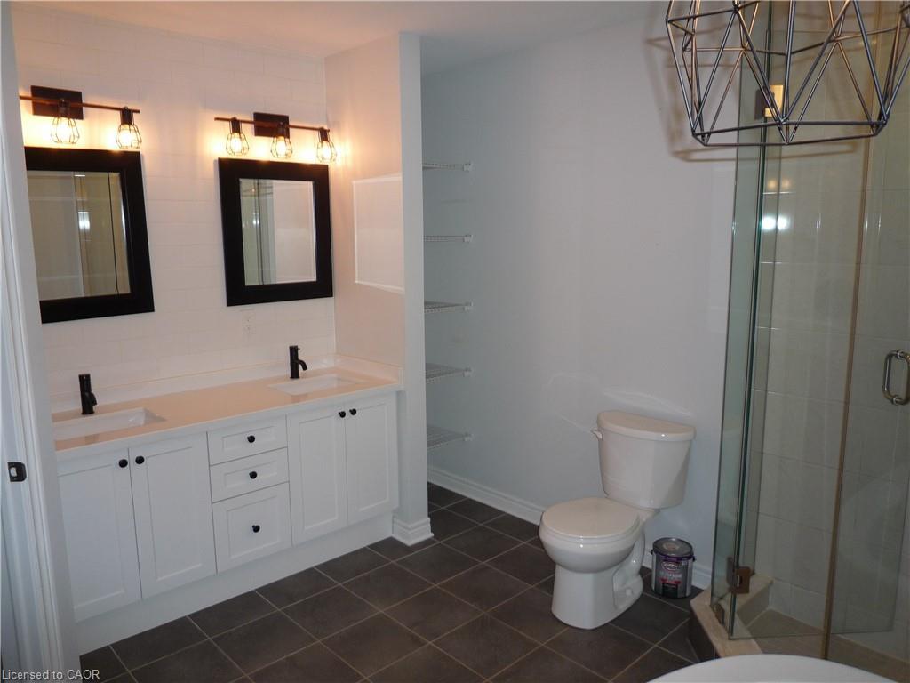 8607 Jennifer Crescent, Niagara Falls, ON - Indoor Photo Showing Bathroom