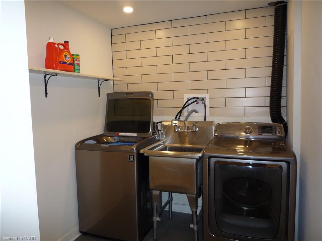 8607 Jennifer Crescent, Niagara Falls, ON - Indoor Photo Showing Laundry Room