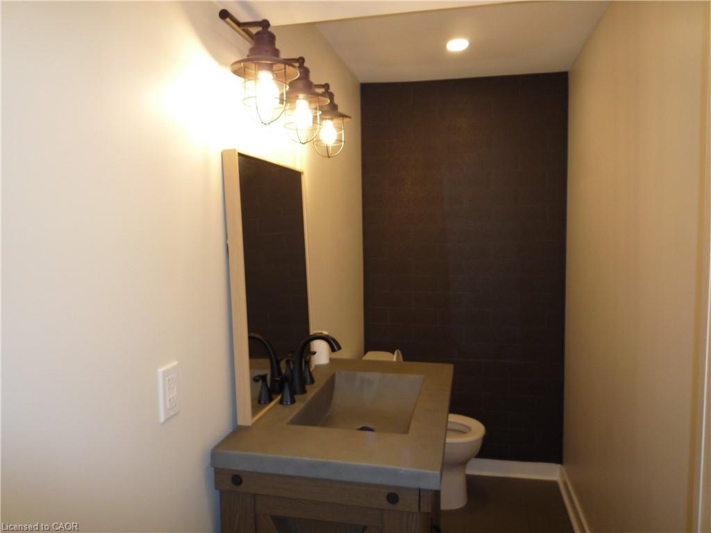8607 Jennifer Crescent, Niagara Falls, ON - Indoor Photo Showing Bathroom