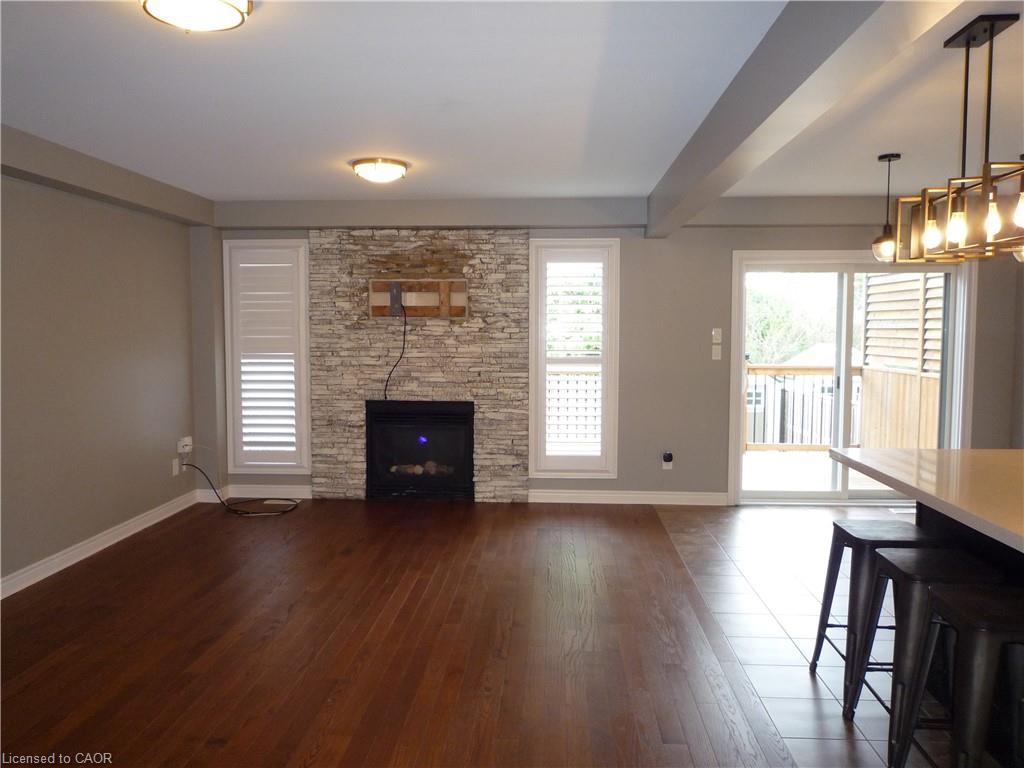 8607 Jennifer Crescent, Niagara Falls, ON - Indoor Photo Showing Living Room With Fireplace