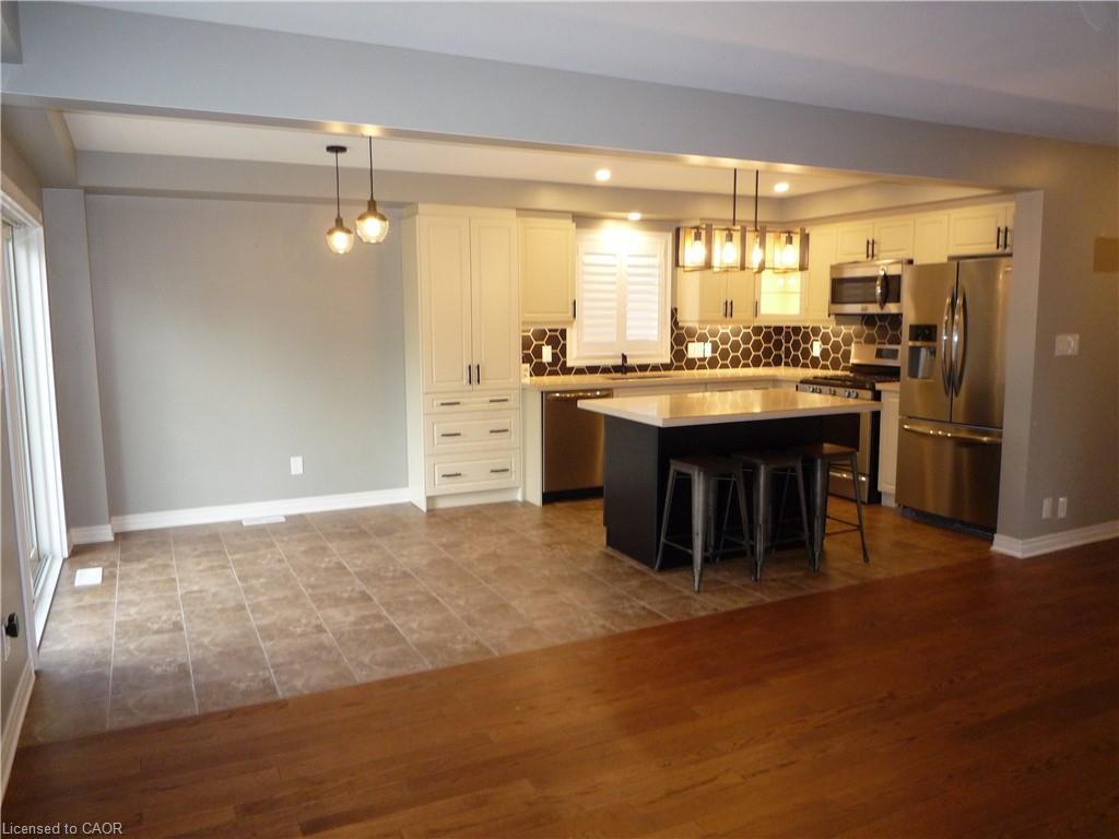8607 Jennifer Crescent, Niagara Falls, ON - Indoor Photo Showing Kitchen With Stainless Steel Kitchen With Upgraded Kitchen
