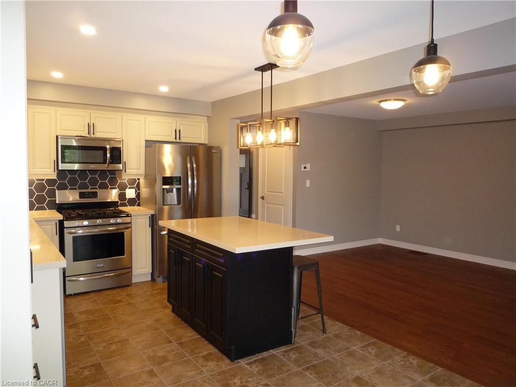 8607 Jennifer Crescent, Niagara Falls, ON - Indoor Photo Showing Kitchen With Stainless Steel Kitchen