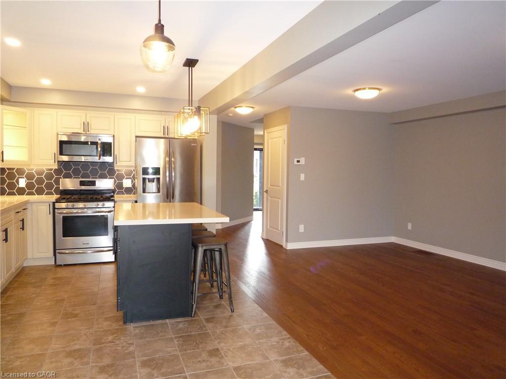 8607 Jennifer Crescent, Niagara Falls, ON - Indoor Photo Showing Kitchen With Stainless Steel Kitchen With Upgraded Kitchen