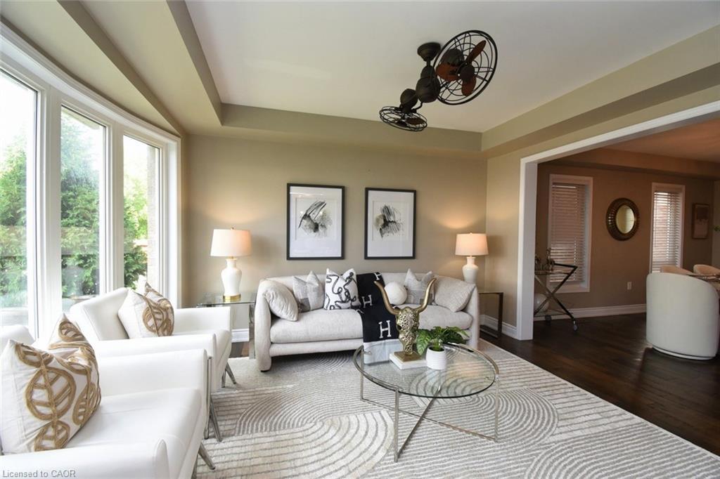 38 Cranston Street, Ancaster, ON - Indoor Photo Showing Living Room