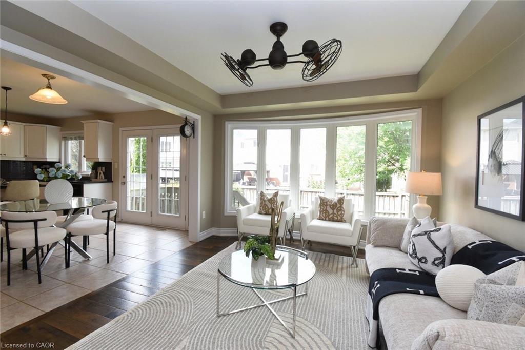 38 Cranston Street, Ancaster, ON - Indoor Photo Showing Living Room