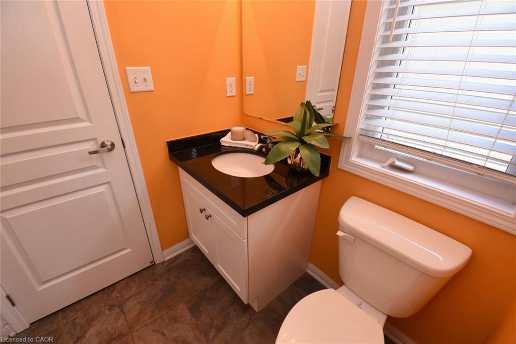 38 Cranston Street, Ancaster, ON - Indoor Photo Showing Bathroom