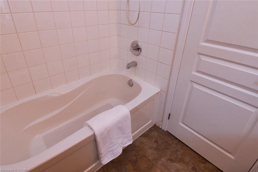 38 Cranston Street, Ancaster, ON - Indoor Photo Showing Bathroom