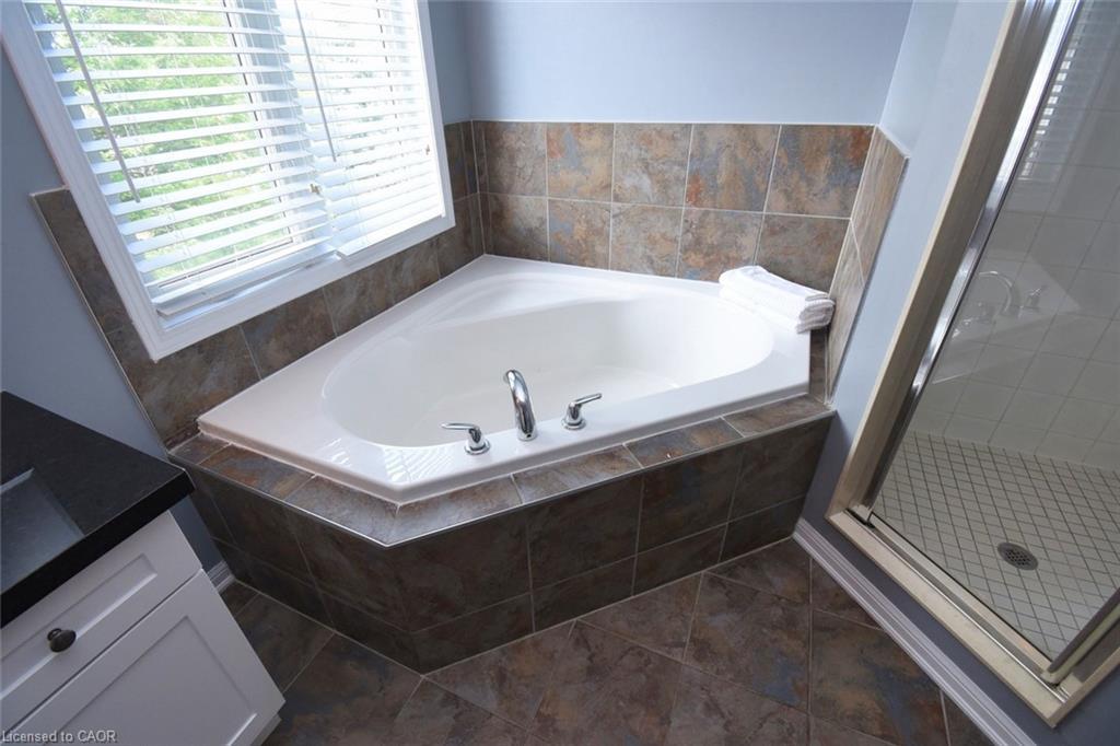 38 Cranston Street, Ancaster, ON - Indoor Photo Showing Bathroom