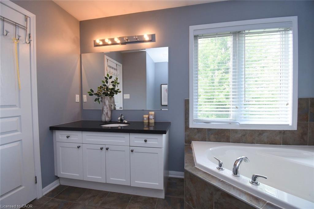 38 Cranston Street, Ancaster, ON - Indoor Photo Showing Bathroom
