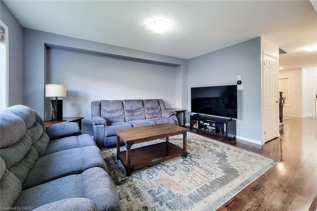 81 Odonnel Drive, Binbrook, ON - Indoor Photo Showing Living Room