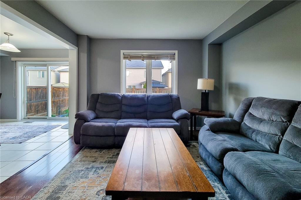 81 Odonnel Drive, Binbrook, ON - Indoor Photo Showing Living Room