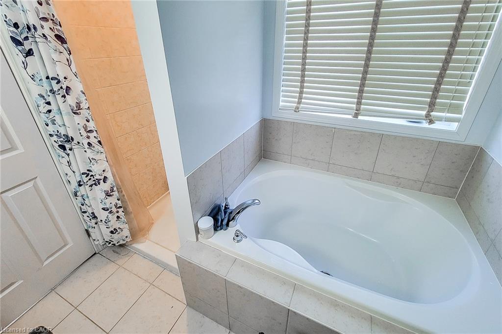 81 Odonnel Drive, Binbrook, ON - Indoor Photo Showing Bathroom