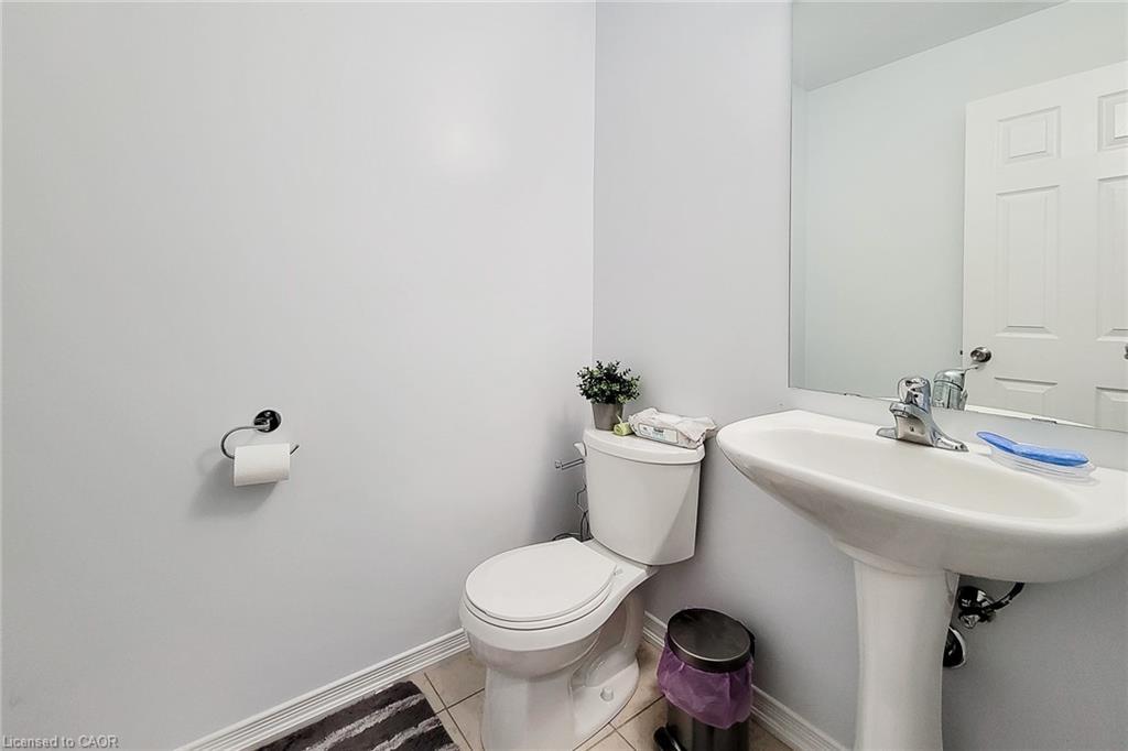 81 Odonnel Drive, Binbrook, ON - Indoor Photo Showing Bathroom