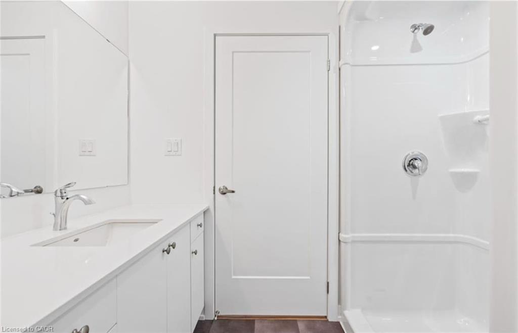 314-781 Clare Avenue, Welland, ON - Indoor Photo Showing Bathroom