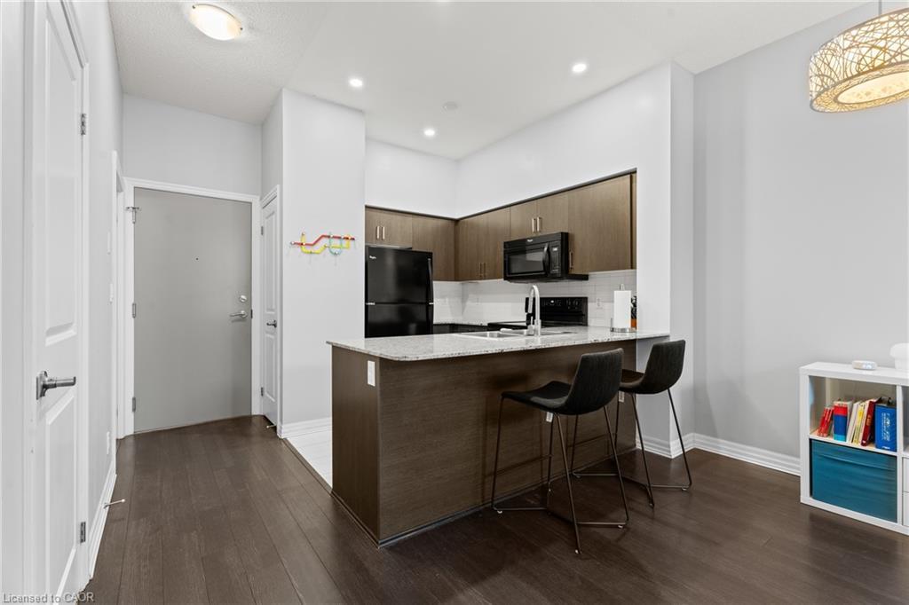 104-80 Esther Lorrie Drive, Toronto, ON - Indoor Photo Showing Kitchen