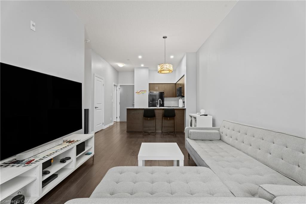 104-80 Esther Lorrie Drive, Toronto, ON - Indoor Photo Showing Living Room