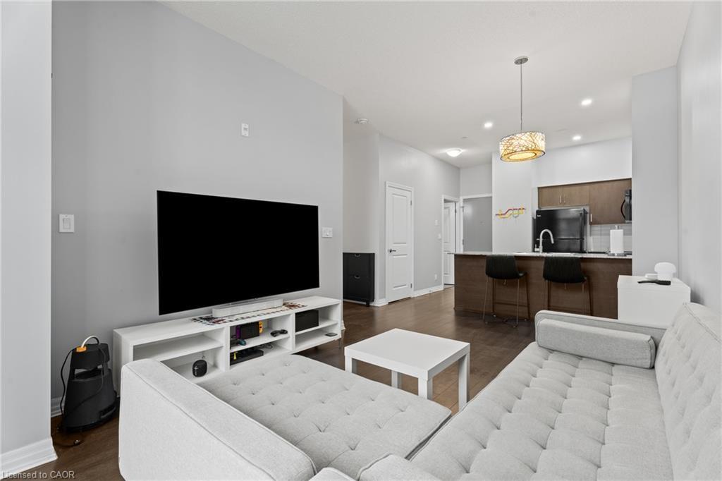 104-80 Esther Lorrie Drive, Toronto, ON - Indoor Photo Showing Living Room