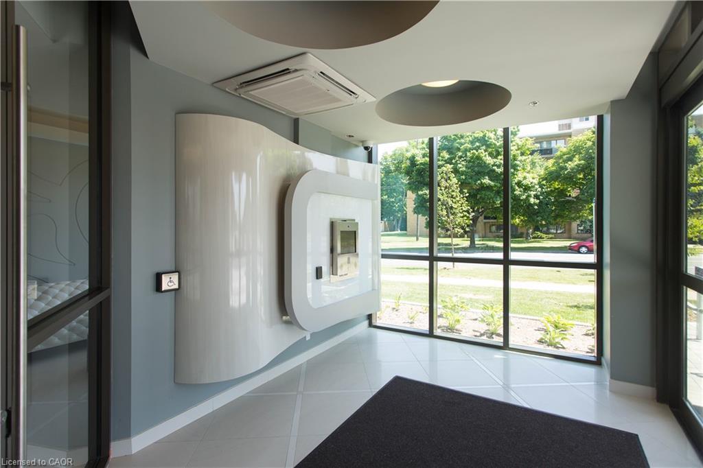 104-80 Esther Lorrie Drive, Toronto, ON - Indoor Photo Showing Other Room